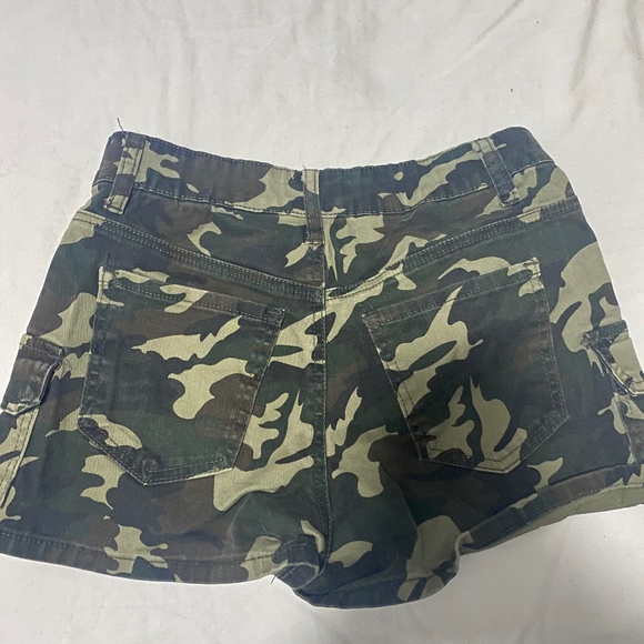 Shorts - Picture 2 of 3